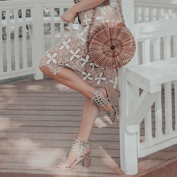 NIB Cream Laser Cut Lace Up Back Block Heel Sandal - Picture 4 of 4